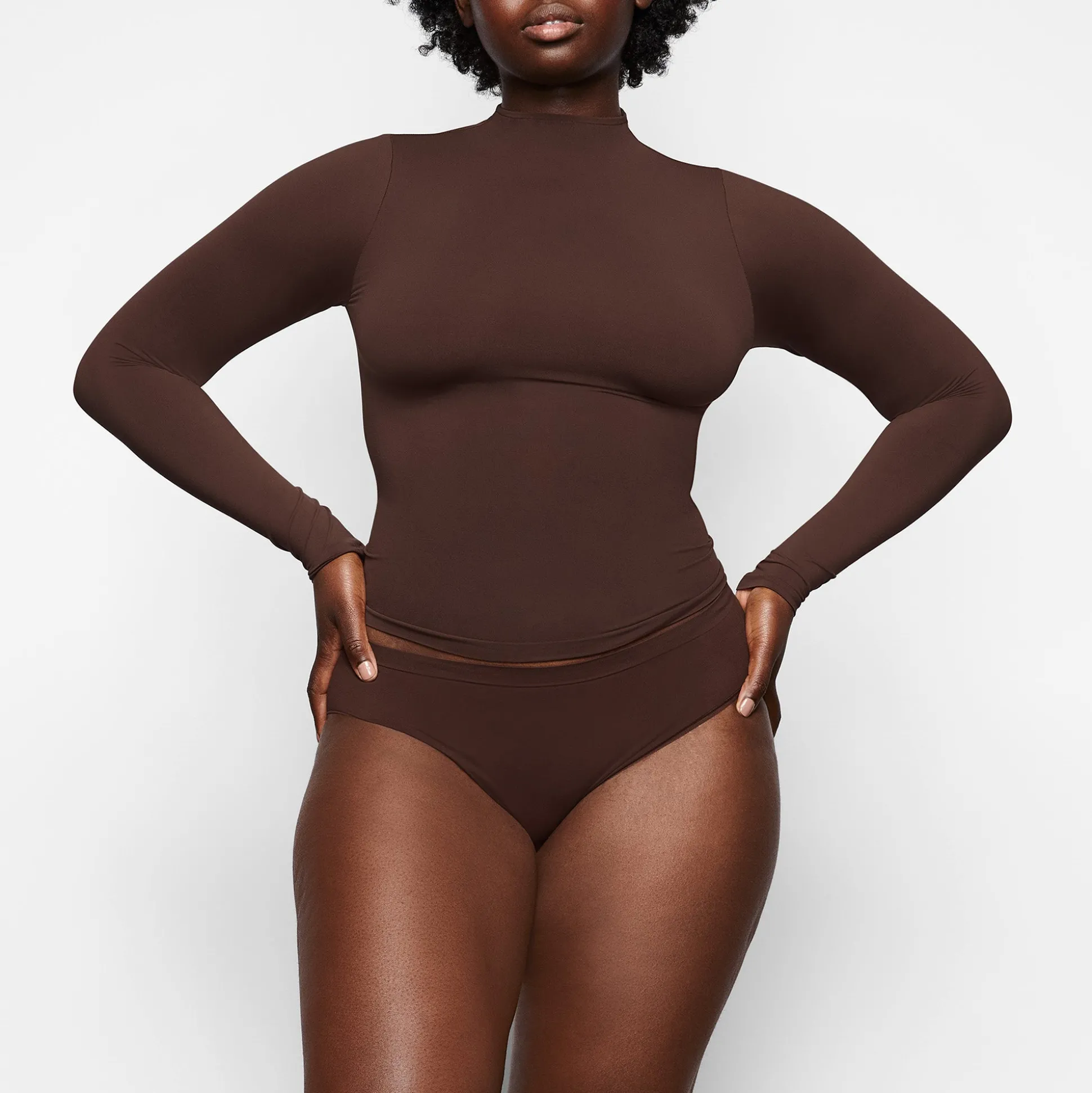 SOFT SMOOTHING SEAMLESS TURTLENECK TOP | COCOA