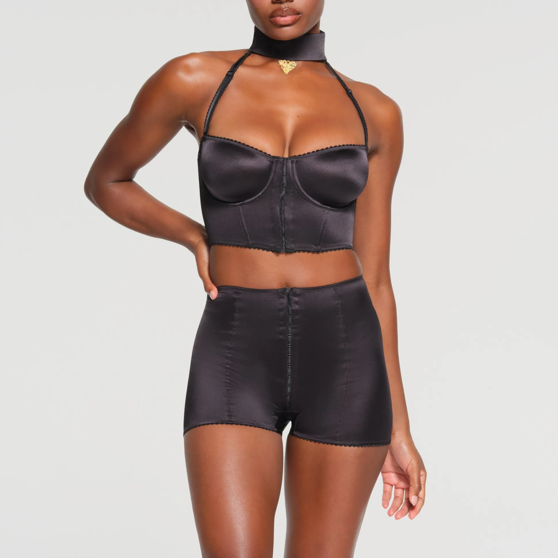 STRETCH SATIN HOT SHORT | ONYX