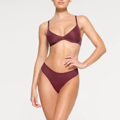 WEIGHTLESS SCOOP BRA | WINE