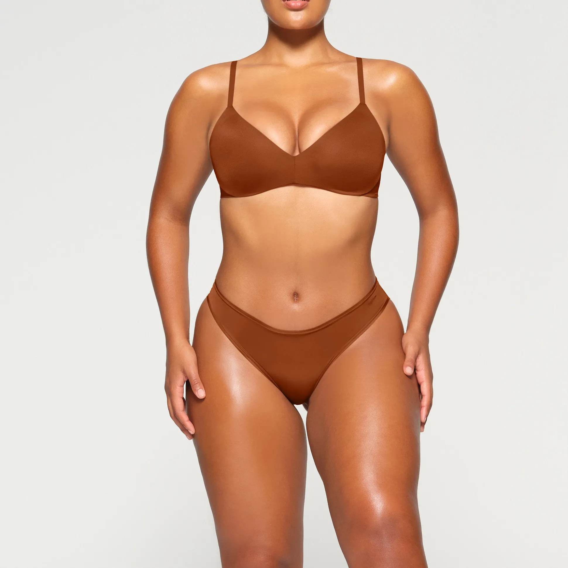 WIRELESS FORM PUSH-UP PLUNGE BRA | BRONZE