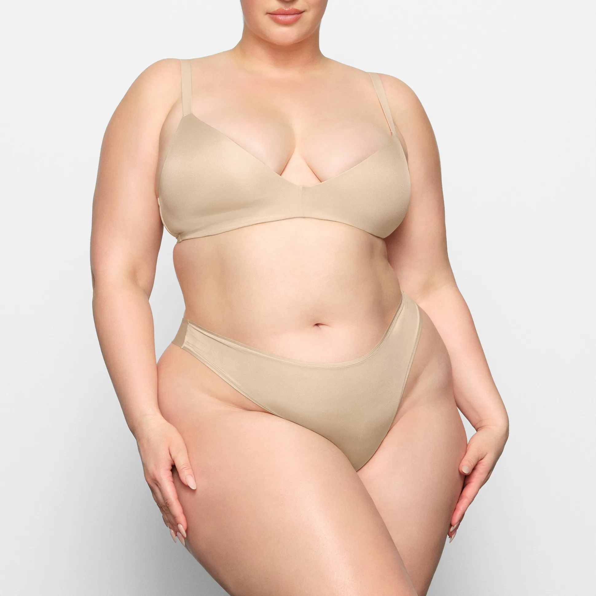 WIRELESS FORM T-SHIRT DEMI BRA | SAND